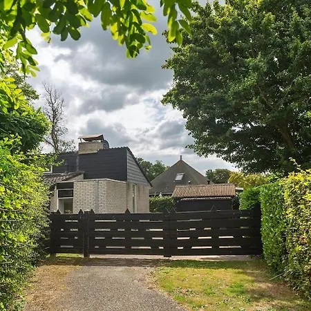 Near With Large Private Garden - Not For Companies Holiday home *