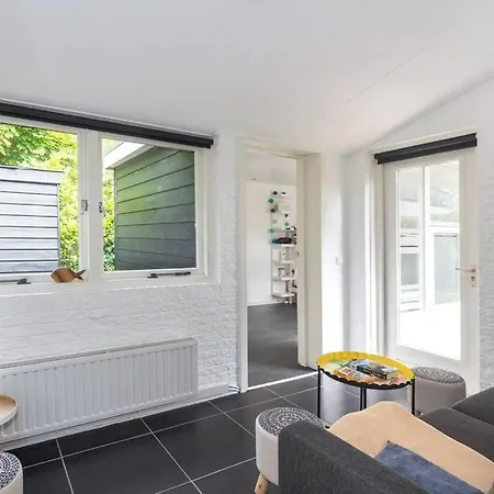Near With Large Private Garden - Not For Companies Ouddorp