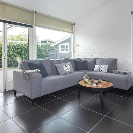 Near With Large Private Garden - Not For Companies Holiday home