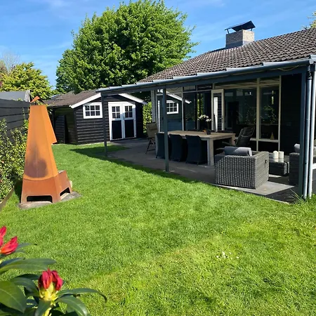 Near With Large Private Garden - Not For Companies Holiday home